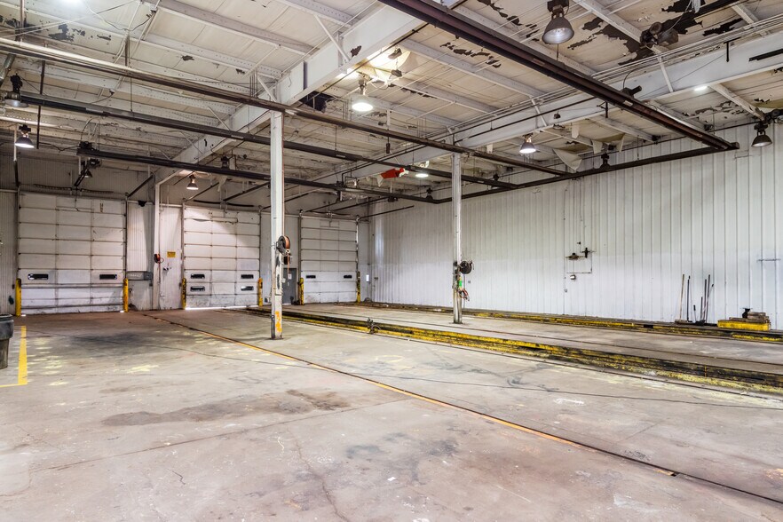 More Photos Of 106 Restoration Park Dr, Medway Service For Lease