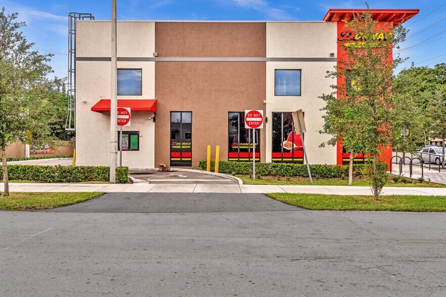 More Photos Of 2010 NW 6th St, Fort Lauderdale Fast Food For Lease