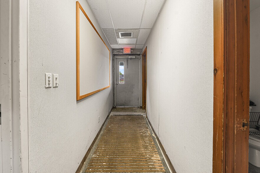 More Photos Of 254 Winnebago Dr, Fond Du Lac Office For Sale