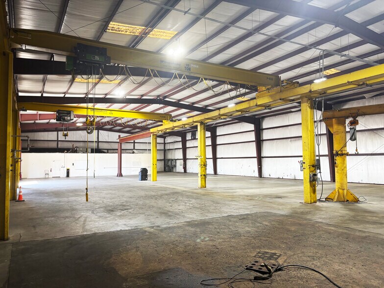 More Photos Of 2038 McAulty Rd, Houston Warehouse For Lease