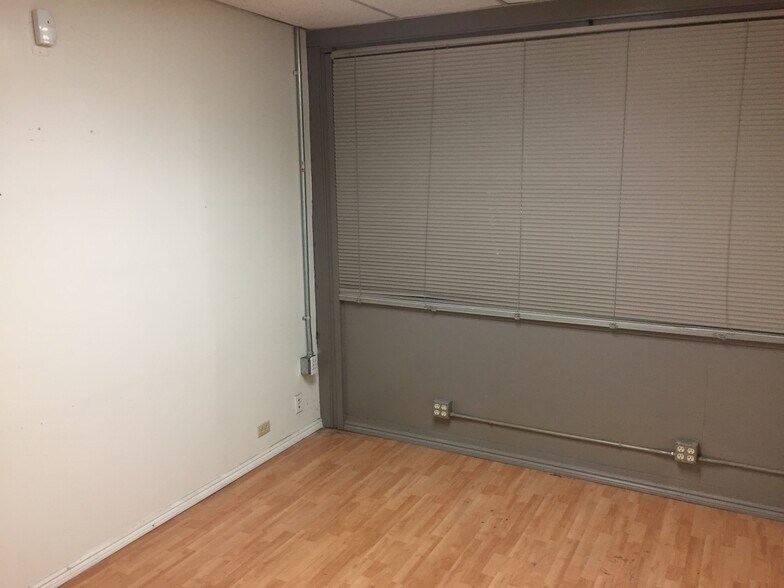More Photos Of 1051 E Wardlow Rd, Long Beach Office For Lease