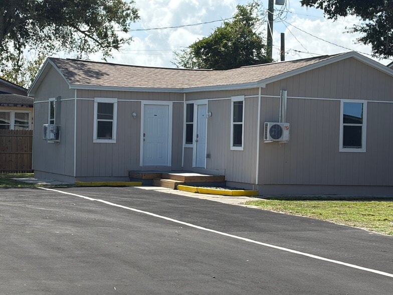 More Photos Of 208 Ridgewood Ave, Daytona Beach Hotel For Sale