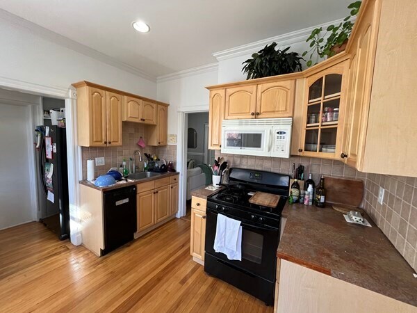 More Photos Of 10-12 Greenway Ct, Brookline Apartments For Sale