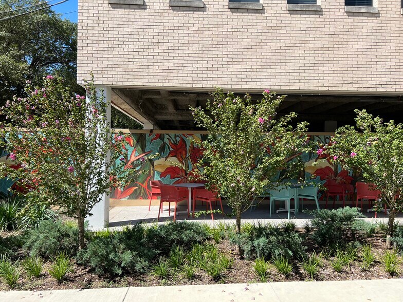 More Photos Of 4525 Lemmon Ave, Dallas Office For Lease