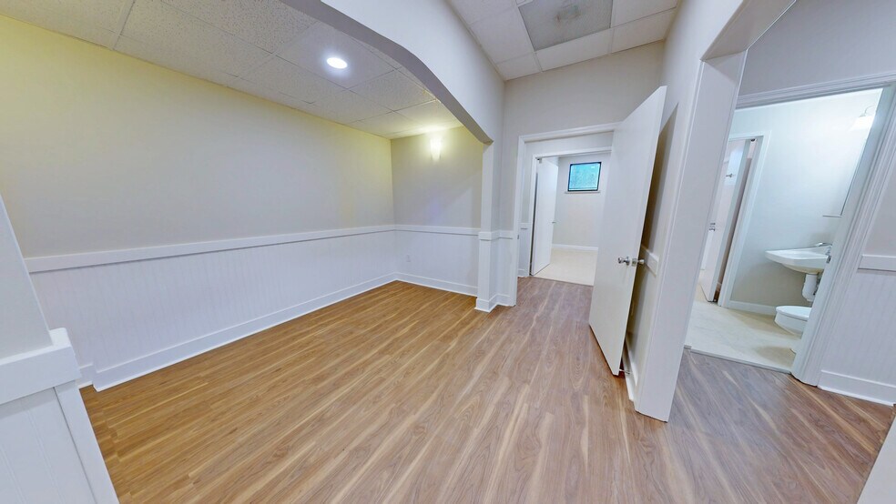 More Photos Of 130 N Gross Rd, Kingsland Medical For Sale