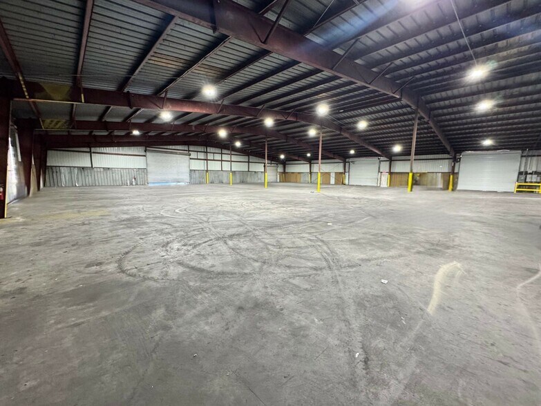 More Photos Of 11750 Veterans Memorial, Douglasville Warehouse For Lease