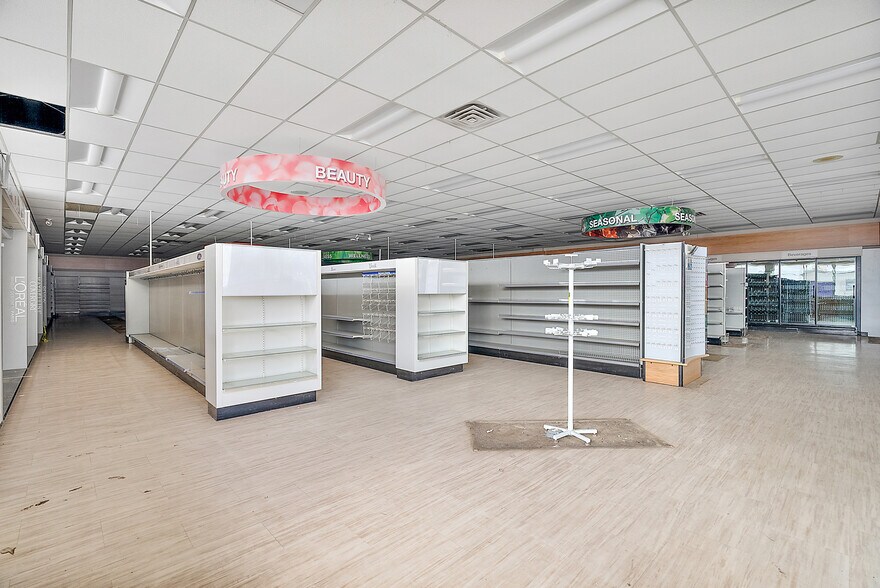 More Photos Of 43 S Maple St, Grant Freestanding For Sale