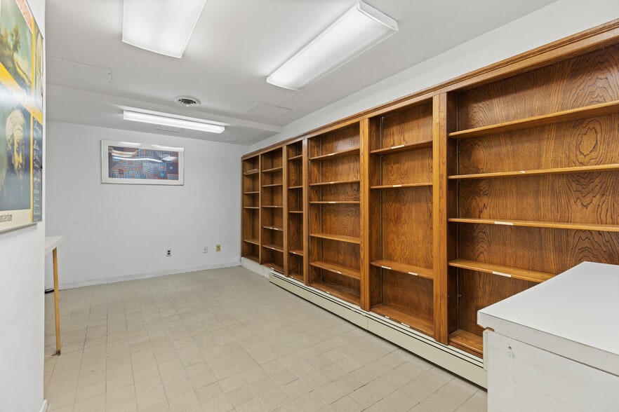 More Photos Of 87 Old River St, Hackensack Office Residential For Lease