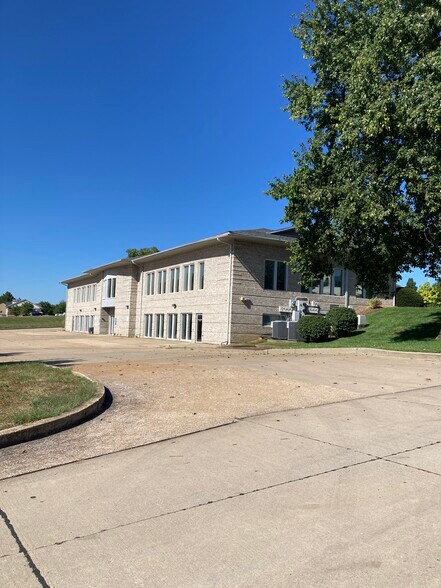 More Photos Of 3225 W Truman Blvd, Jefferson City Office For Lease