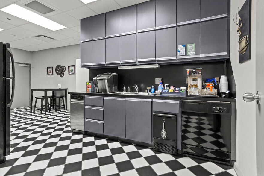 More Photos Of 600 Boulevard S, Huntsville Coworking Space