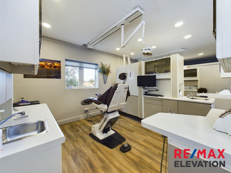 More Photos Of 915 W Fetterman St, Buffalo Office For Sale