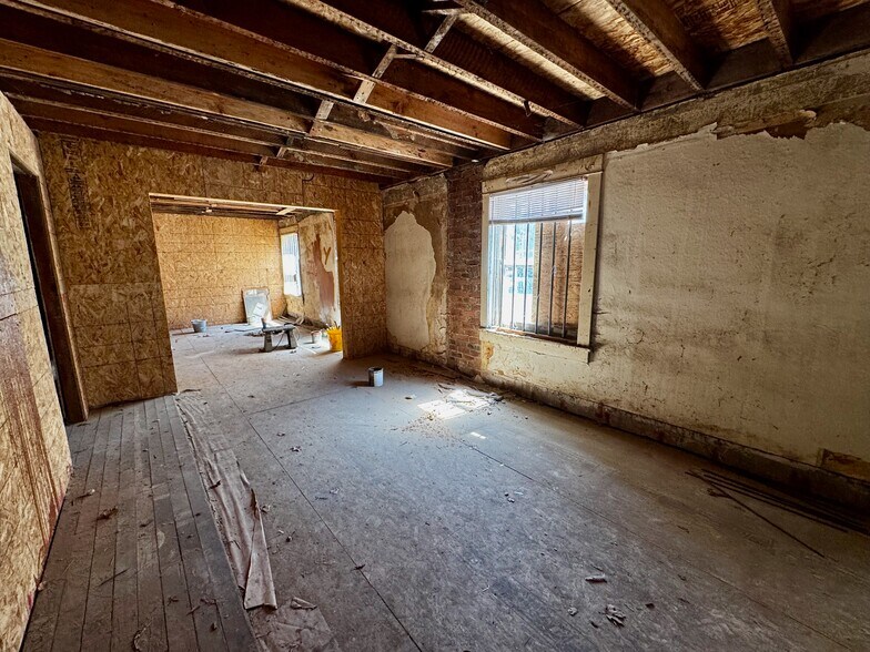 More Photos Of 1028 Main St, Klamath Falls Flex For Sale