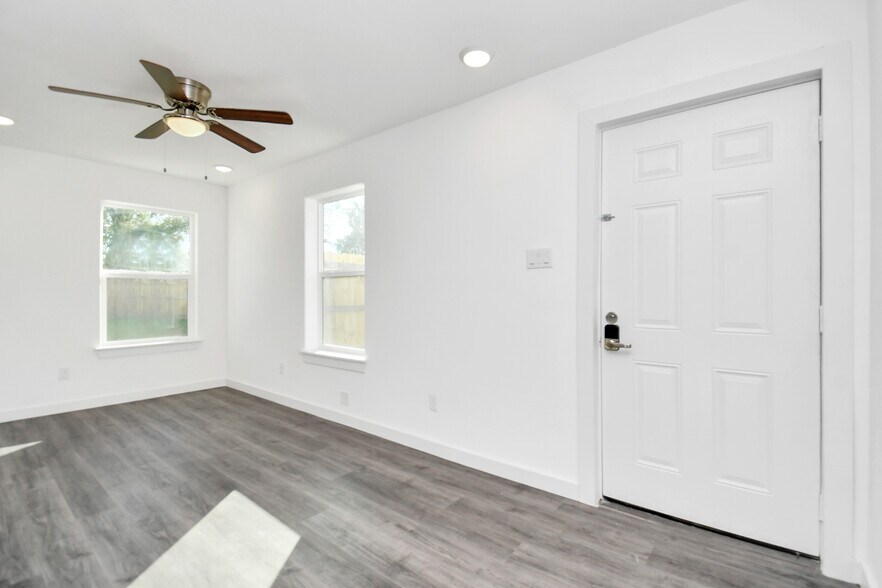 More Photos Of , Houston Multifamily For Sale