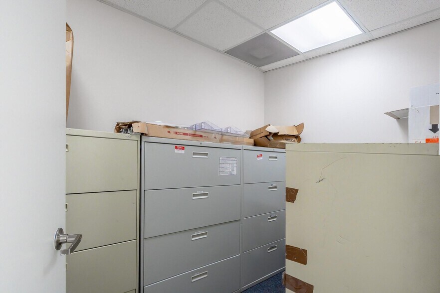 More Photos Of 12550 Biscayne Blvd, North Miami Medical For Sale