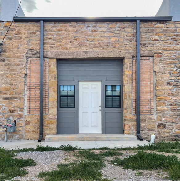 More Photos Of 503-505 Conrad Hilton Blvd, Cisco Storefront Retail Residential For Sale