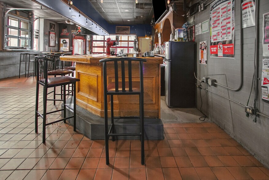 More Photos Of 314 State St, Alton Restaurant For Sale