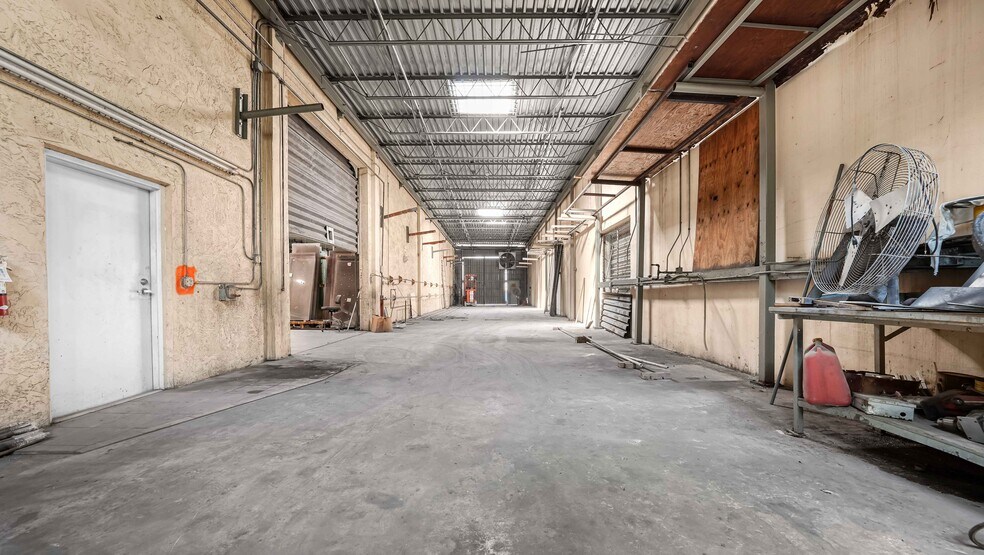 More Photos Of 7450 NW 41st St, Miami Manufacturing For Sale