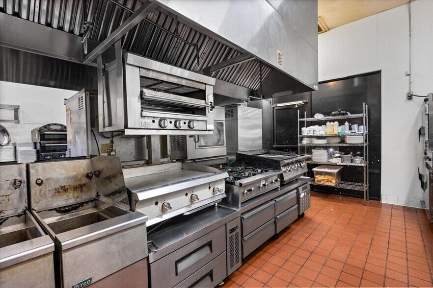 More Photos Of 560 Pine Knot Ave, Big Bear Lake Freestanding For Sale