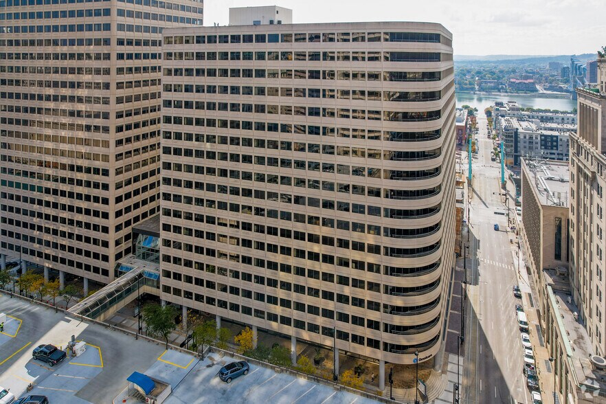 Primary Photo Of 201 E 4th St, Cincinnati Office For Lease