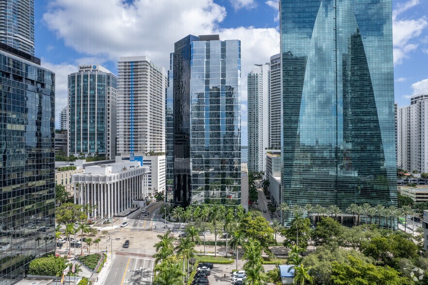 More Photos Of 1221 Brickell Ave, Miami Office For Lease