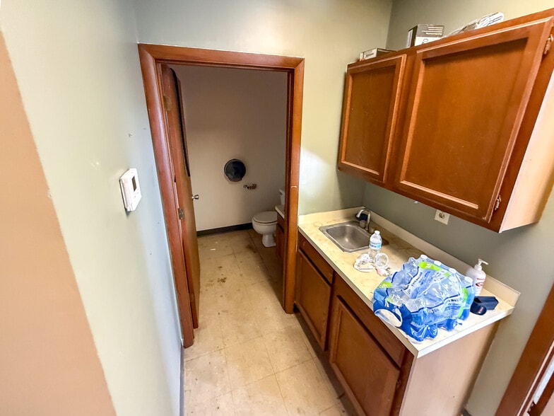 More Photos Of 4663 Franchise St, North Charleston Flex For Lease