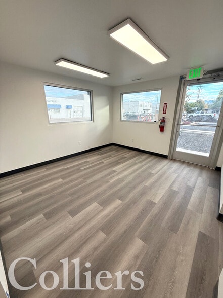 More Photos Of 107 E 40th St, Garden City Warehouse For Lease