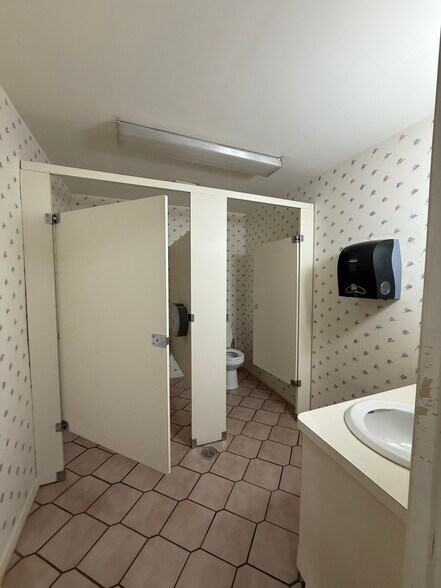 More Photos Of 4506 26th St W, Bradenton Office For Lease