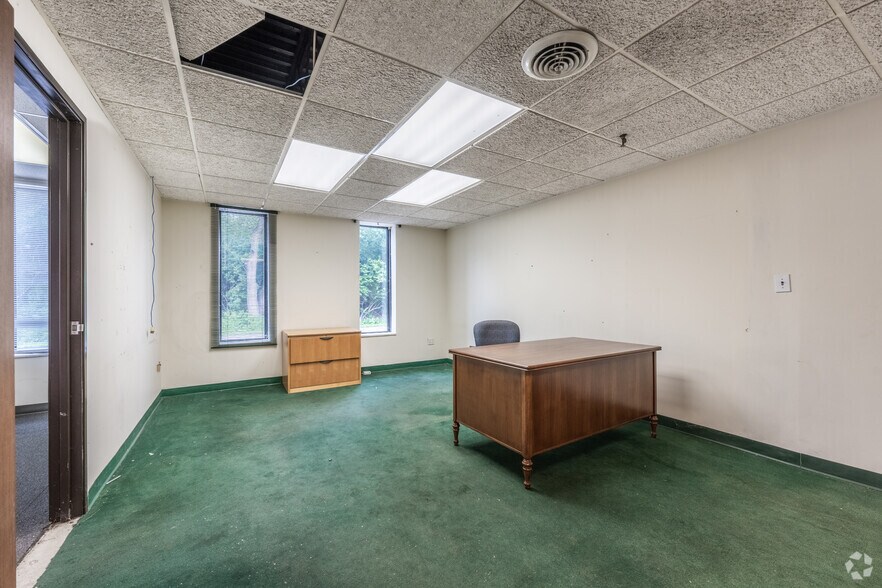 More Photos Of 500 N Bell Ave, Carnegie Warehouse For Lease
