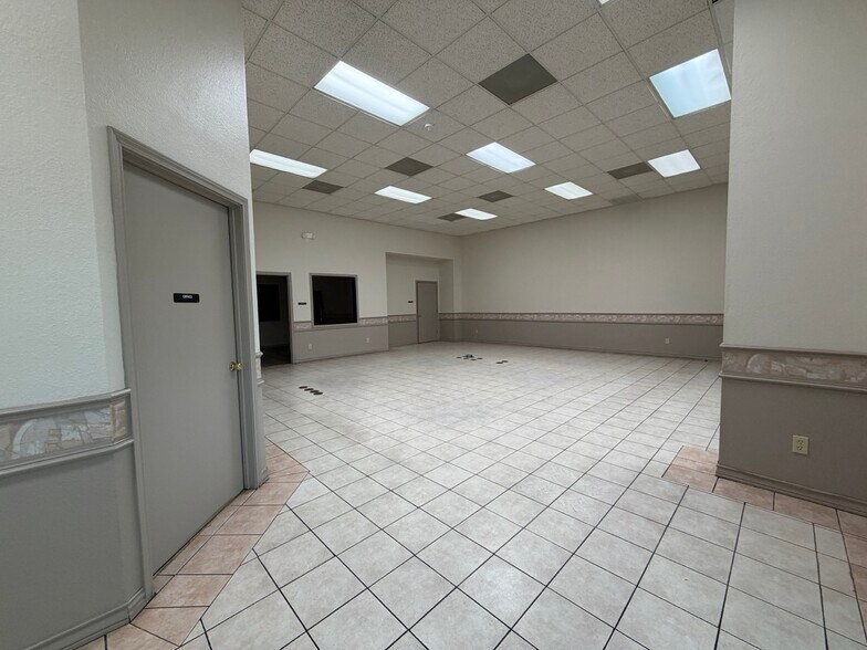 More Photos Of 13609 Archer Dr, Laredo Warehouse For Lease