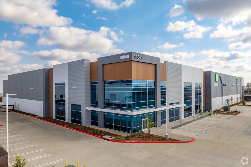 Primary Photo Of 10840 Norwalk Blvd, Santa Fe Springs Unknown For Lease