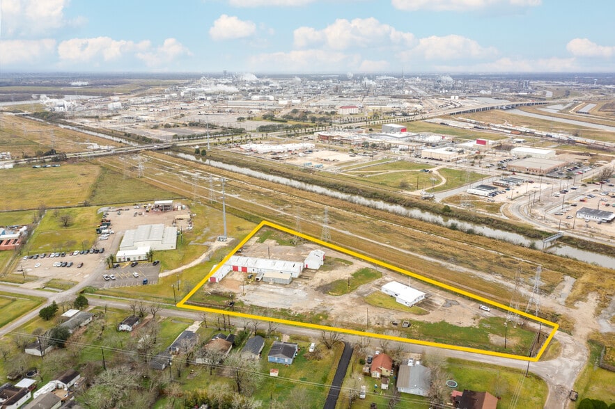 More Photos Of 2309 Zapata St, Freeport Warehouse For Sale