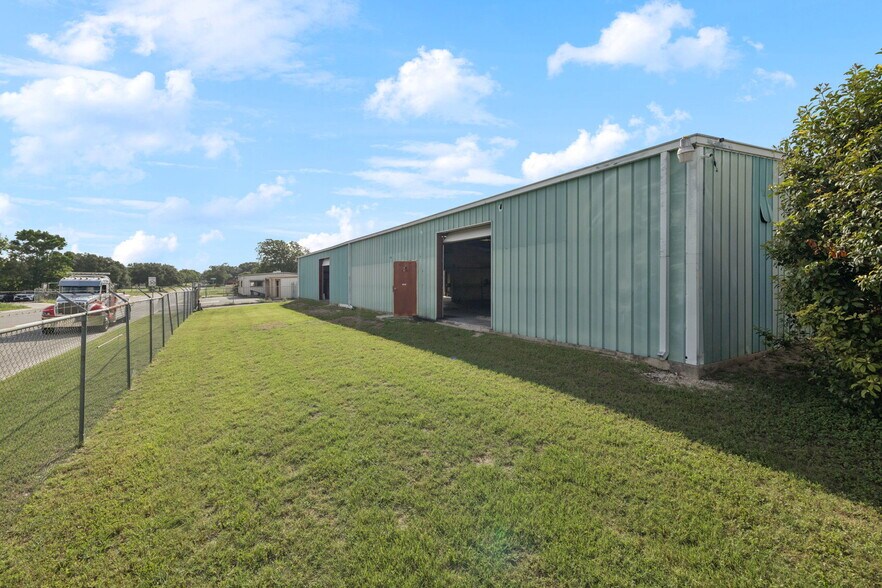 More Photos Of 100 Pecan Dr, Schertz Service For Lease