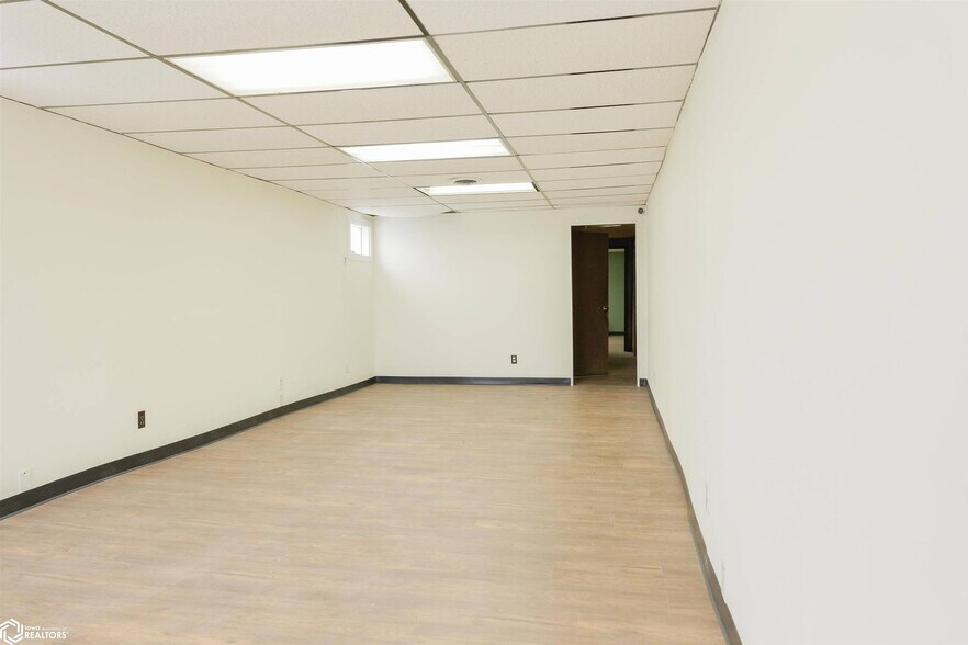 More Photos Of 1130 Broadway St, West Burlington Industrial For Lease