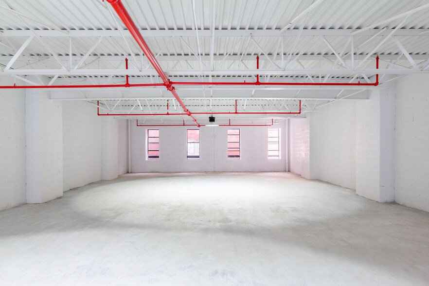 More Photos Of 404 E Baltimore St, Baltimore Storefront Retail Office For Lease