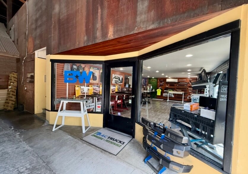 More Photos Of 1625 Washington St, Oregon City Flex For Sale