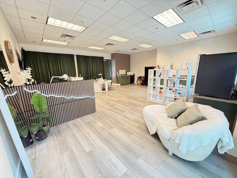 More Photos Of 15255 N 40th St, Phoenix Office For Sale