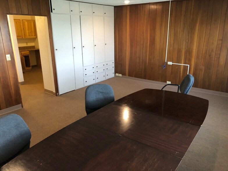 More Photos Of 7878 Gull Rd, Richland Warehouse For Lease