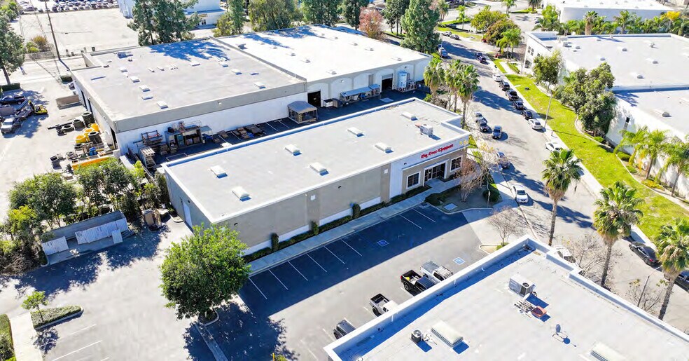 More Photos Of 1331 Riverview Dr, San Bernardino Service For Lease