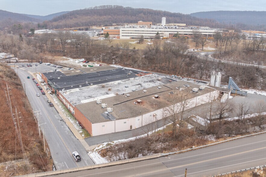 More Photos Of 51 Spring Valley Rd, Reading Warehouse For Lease