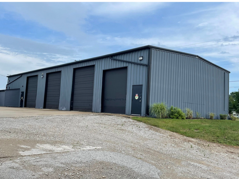 Primary Photo Of 910 Hall Ave, Elkhart Warehouse For Lease