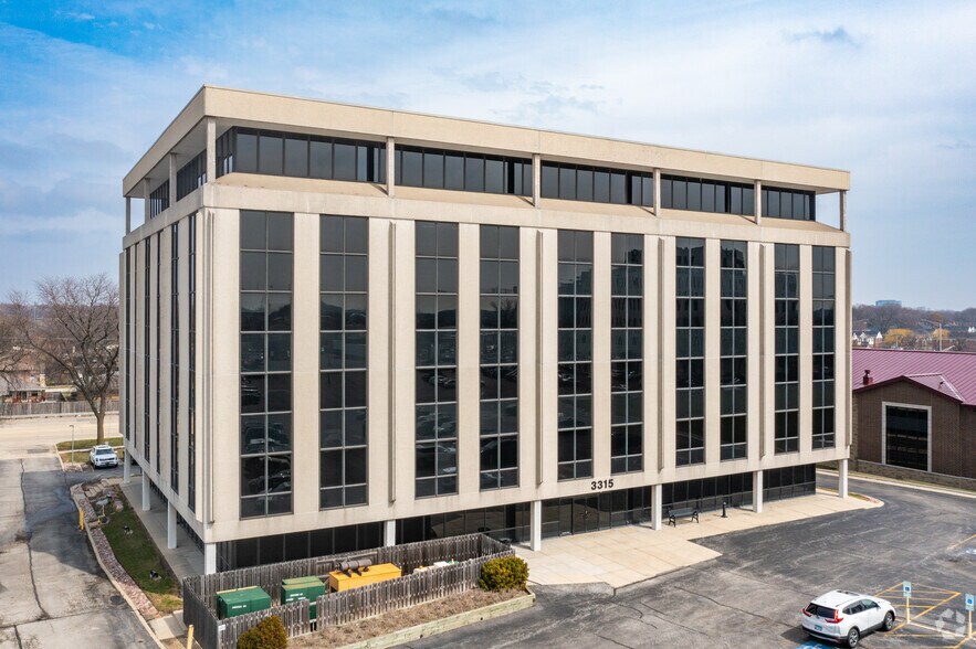 More Photos Of 3315 Algonquin Rd, Rolling Meadows Office For Lease