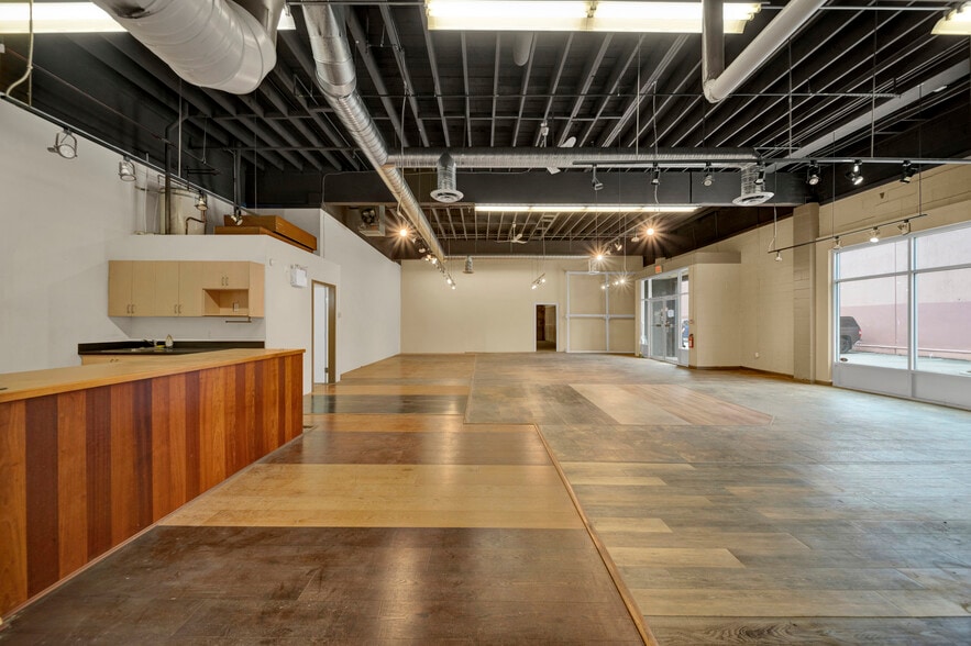 More Photos Of 1353-1363 Main St, North Vancouver District Storefront Retail Office For Lease