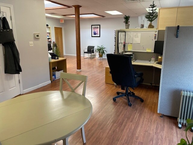 More Photos Of 2981 Solomons Island Rd, Edgewater Office Residential For Lease