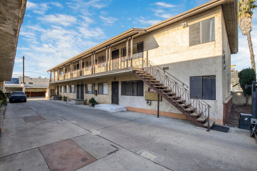 More Photos Of 5516 Virginia Ave, Los Angeles Multifamily For Sale
