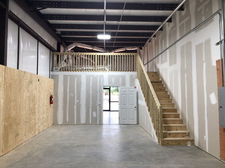 More Photos Of 246 Grogan Dr, Dawsonville Warehouse For Sale