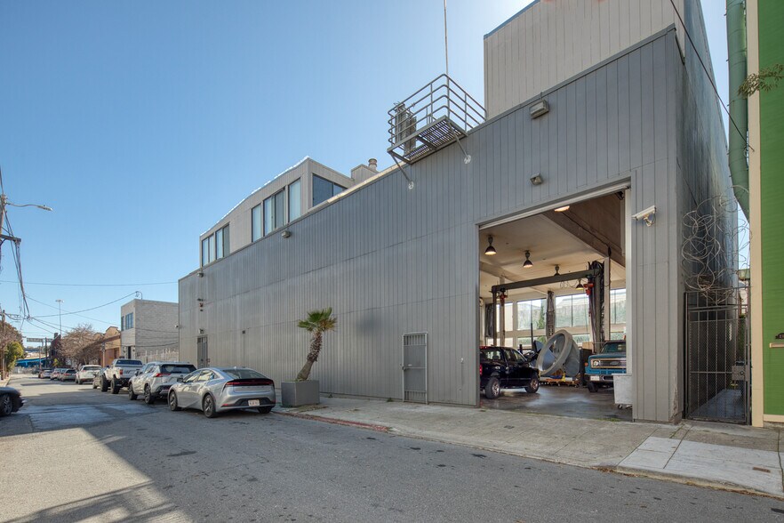 More Photos Of 250 Dore St, San Francisco Light Distribution For Sale