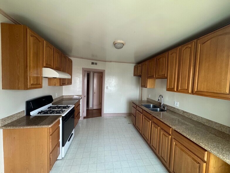 More Photos Of 729-731 Randolph St, San Francisco Storefront Retail Residential For Sale