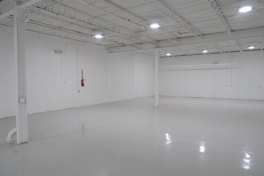 More Photos Of 6115 Skyline Dr, Houston Warehouse For Lease