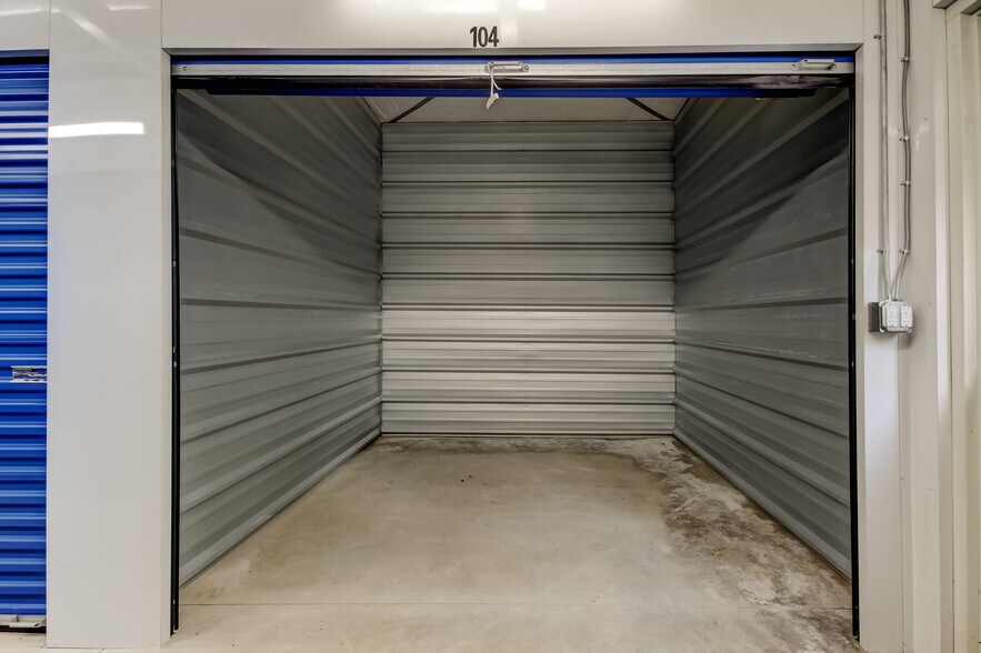 More Photos Of 921 E Norvell Bryant Hwy, Hernando Self Storage For Sale