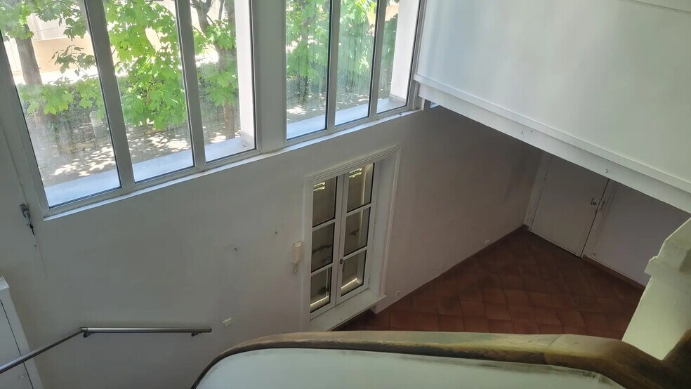 More Photos Of 11 Rue Chateaubriand, Paris Office For Sale